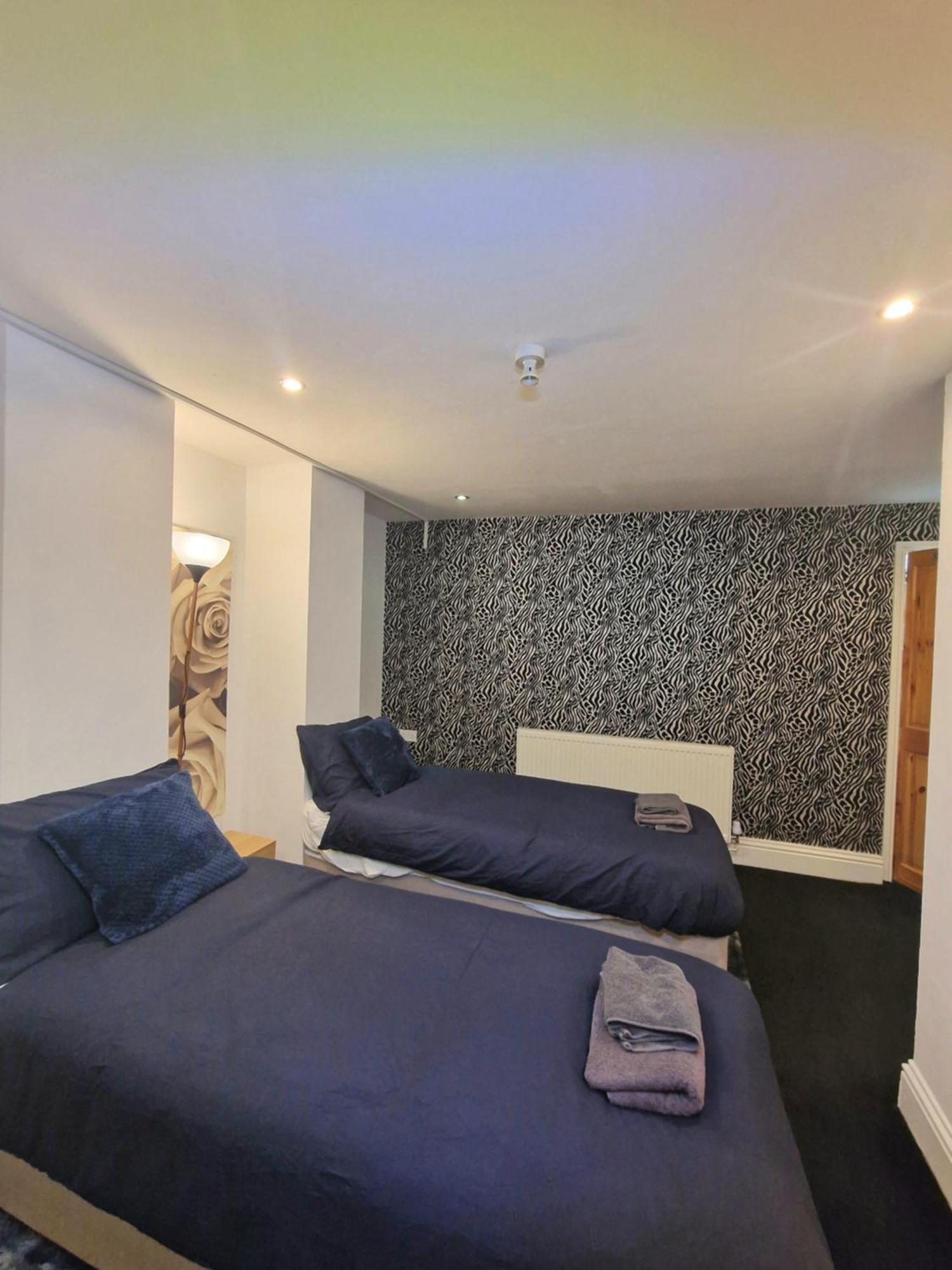 Private Courtyard Apartment In Bradford With Parking Shipley  Exteriér fotografie