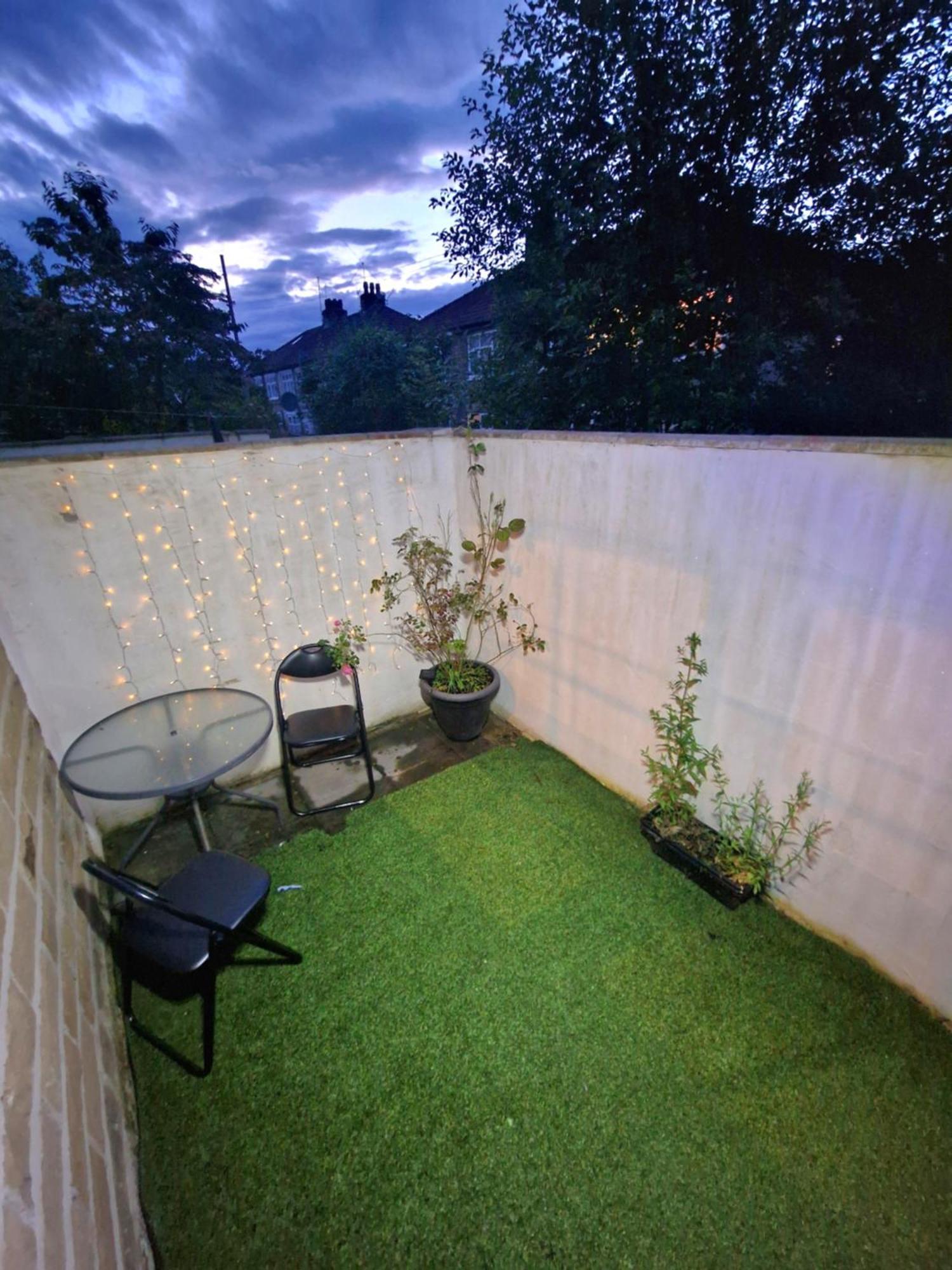 Private Courtyard Apartment In Bradford With Parking Shipley  Exteriér fotografie
